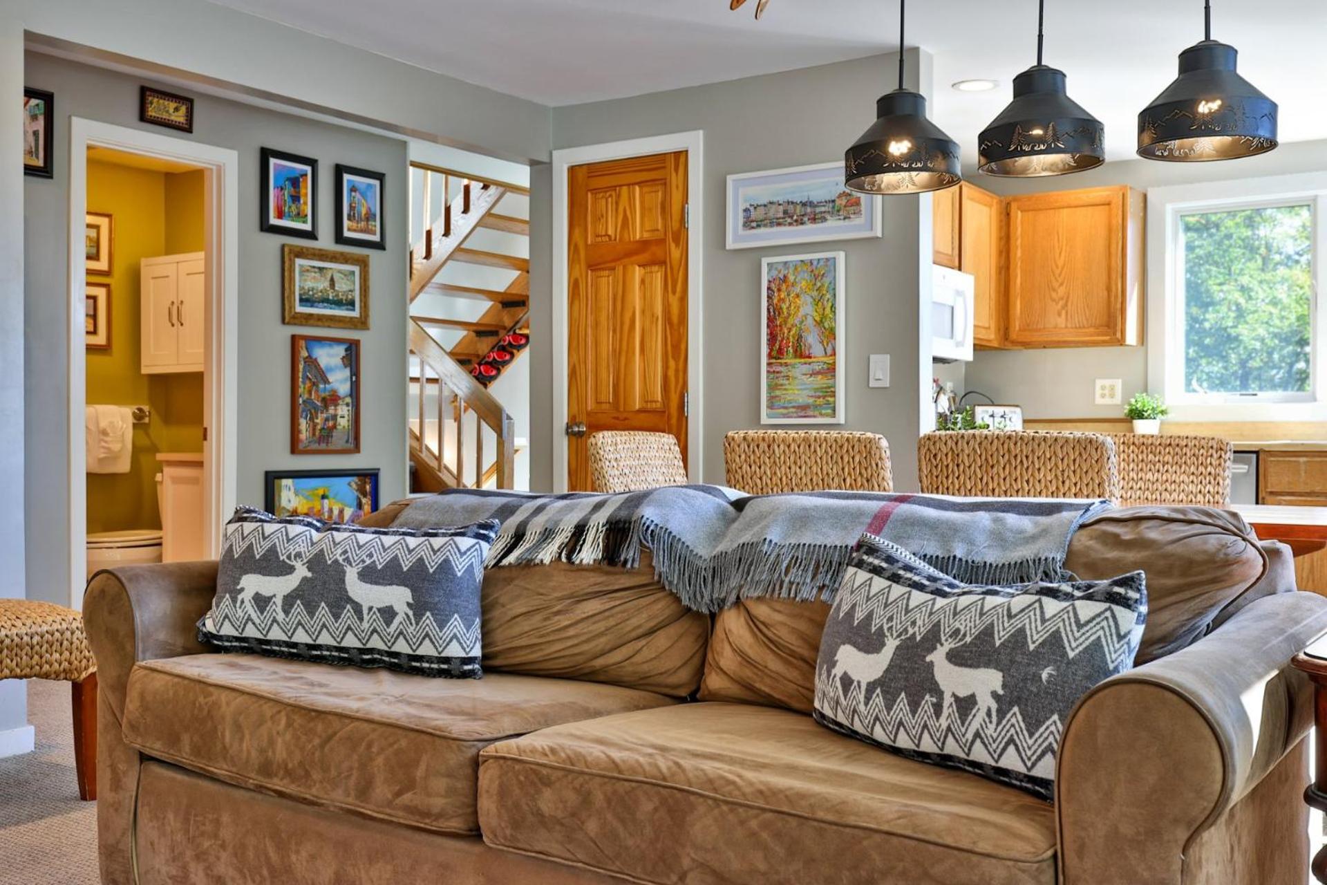 Trailside Village #8 - Slopeside 3BR with Hot Tub, Sauna, BBQ, Ski In Ski Out