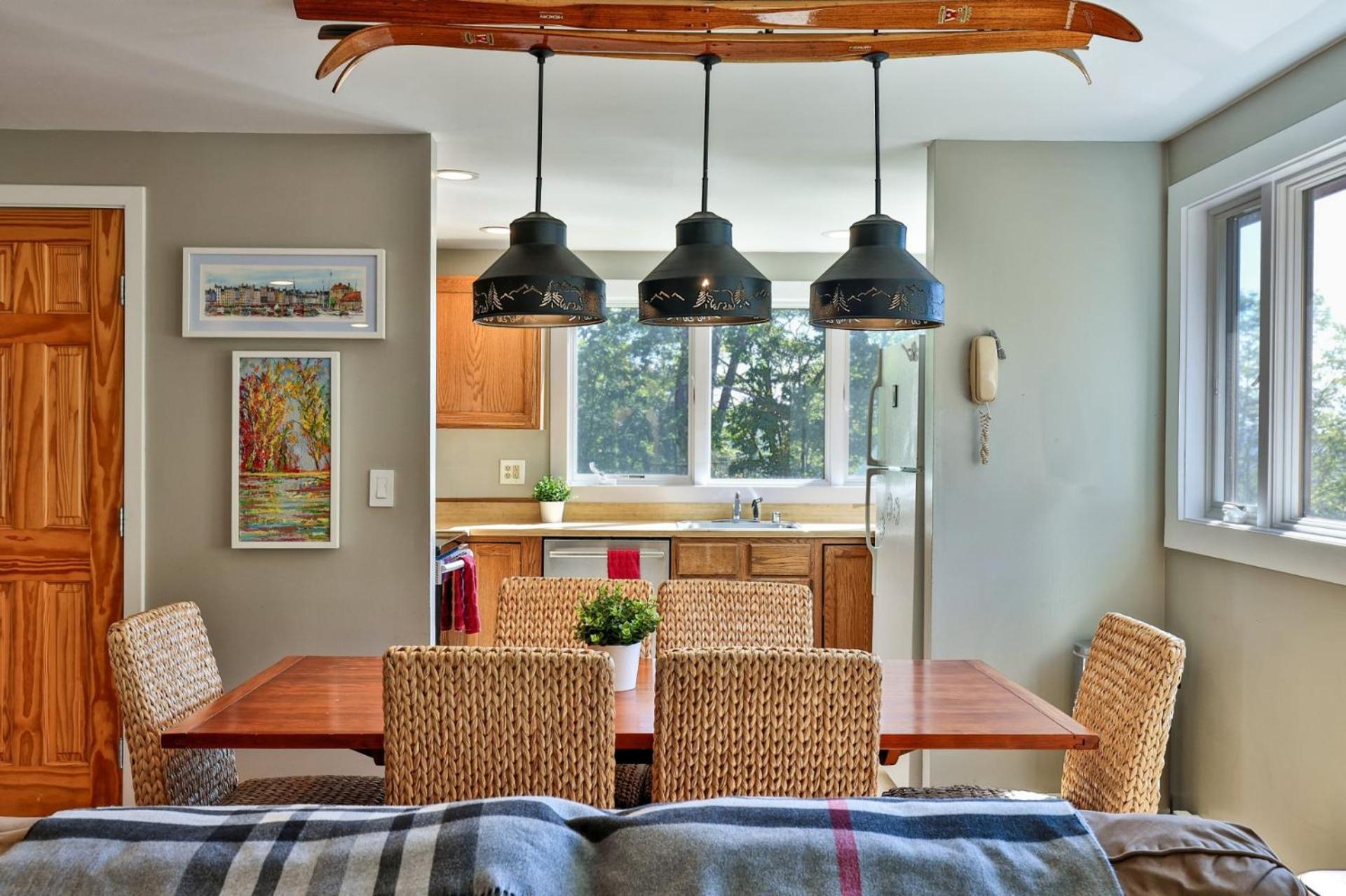 Trailside Village #8 - Slopeside 3BR with Hot Tub, Sauna, BBQ, Ski In Ski Out