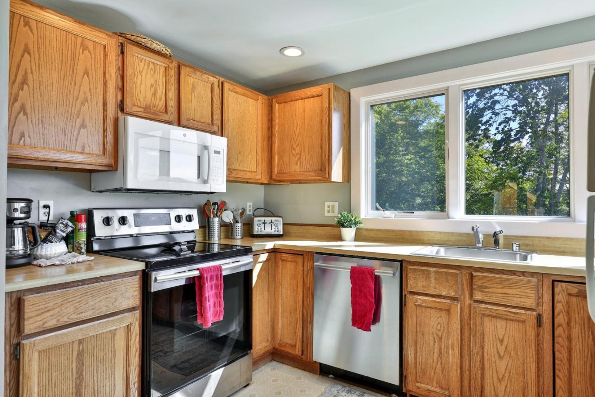 Trailside Village #8 - Slopeside 3BR with Hot Tub, Sauna, BBQ, Ski In Ski Out
