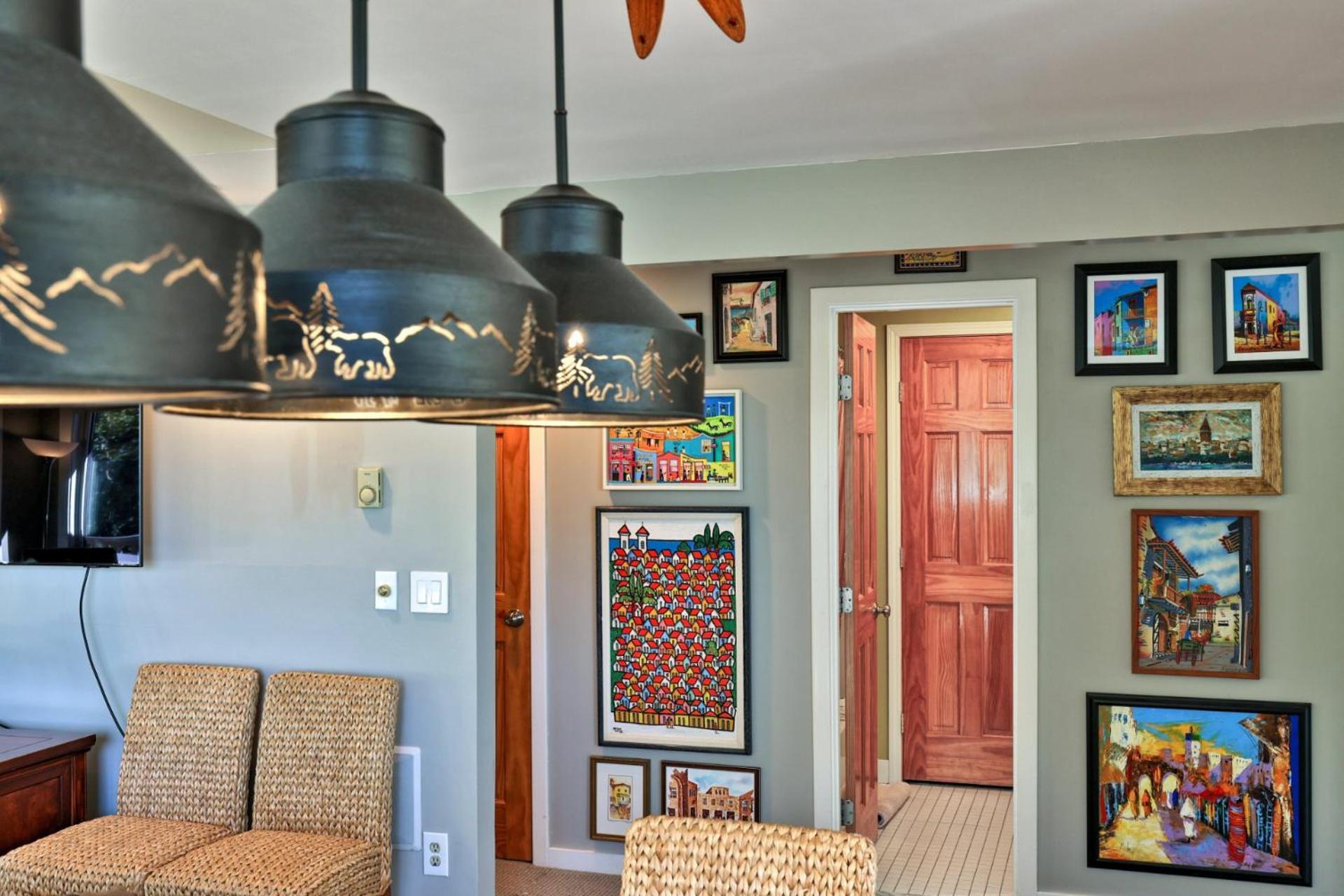 Trailside Village #8 - Slopeside 3BR with Hot Tub, Sauna, BBQ, Ski In Ski Out