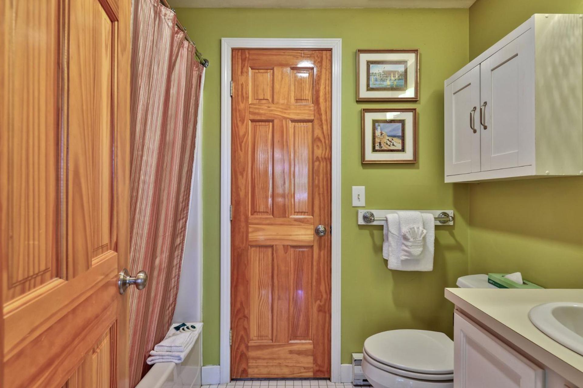 Trailside Village #8 - Slopeside 3BR with Hot Tub, Sauna, BBQ, Ski In Ski Out