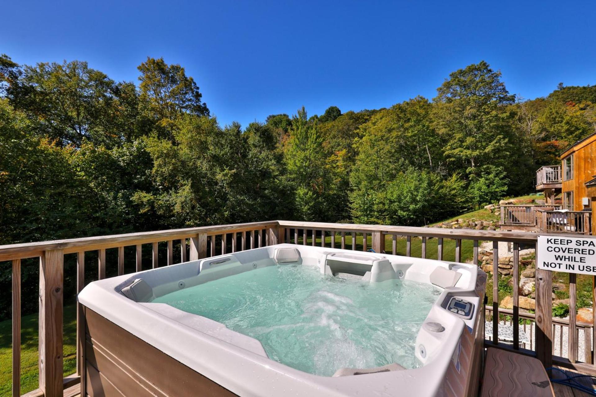 Trailside Village #8 - Slopeside 3BR with Hot Tub, Sauna, BBQ, Ski In Ski Out