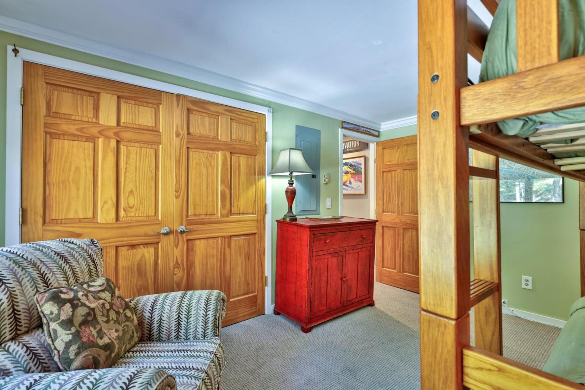 Trailside Village #8 - Slopeside 3BR with Hot Tub, Sauna, BBQ, Ski In Ski Out