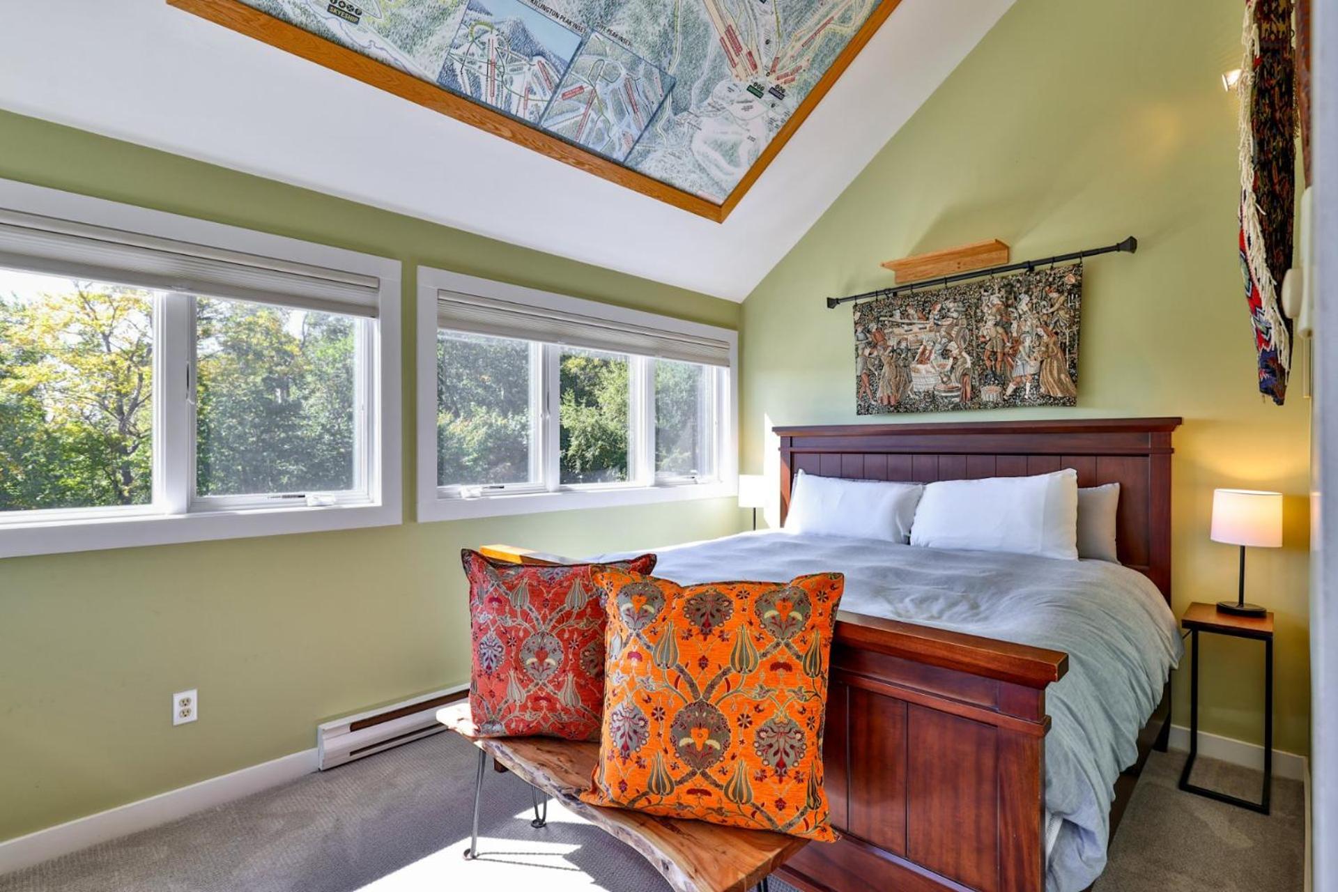 Trailside Village #8 - Slopeside 3BR with Hot Tub, Sauna, BBQ, Ski In Ski Out