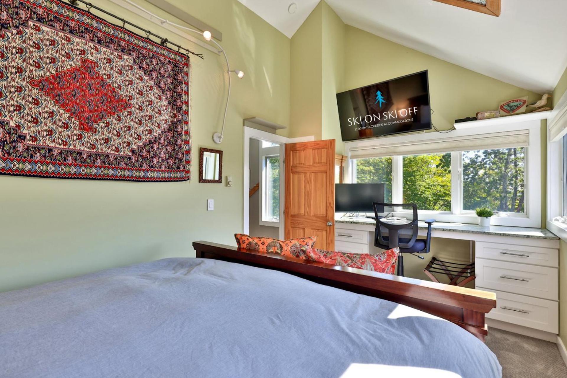 Trailside Village #8 - Slopeside 3BR with Hot Tub, Sauna, BBQ, Ski In Ski Out