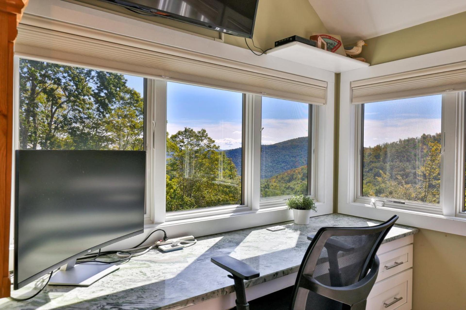 Trailside Village #8 - Slopeside 3BR with Hot Tub, Sauna, BBQ, Ski In Ski Out
