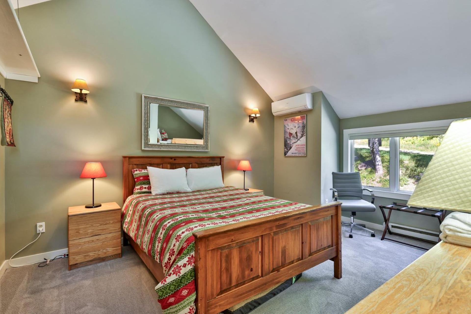 Trailside Village #8 - Slopeside 3BR with Hot Tub, Sauna, BBQ, Ski In Ski Out