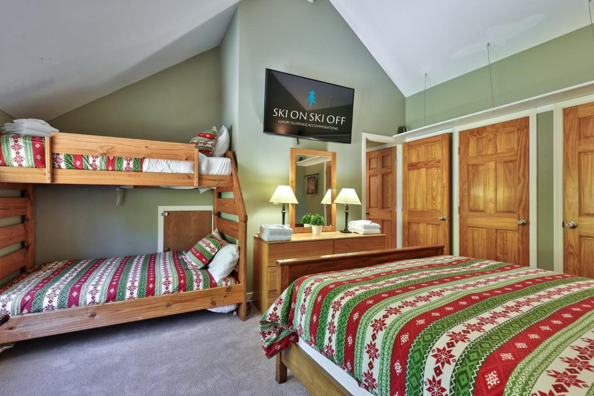 Trailside Village #8 - Slopeside 3BR with Hot Tub, Sauna, BBQ, Ski In Ski Out