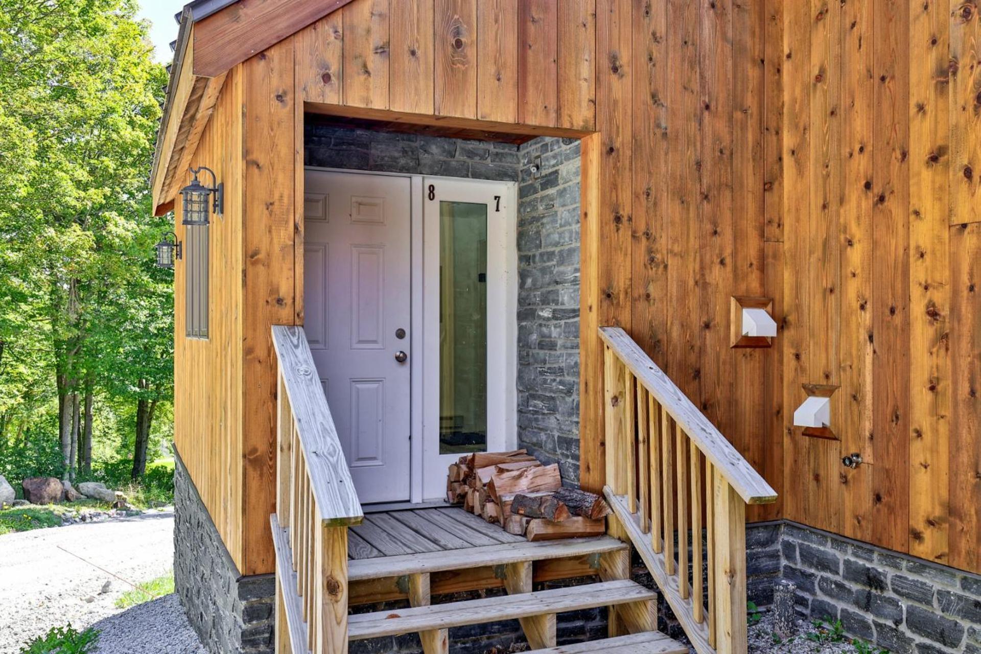 Trailside Village #8 - Slopeside 3BR with Hot Tub, Sauna, BBQ, Ski In Ski Out