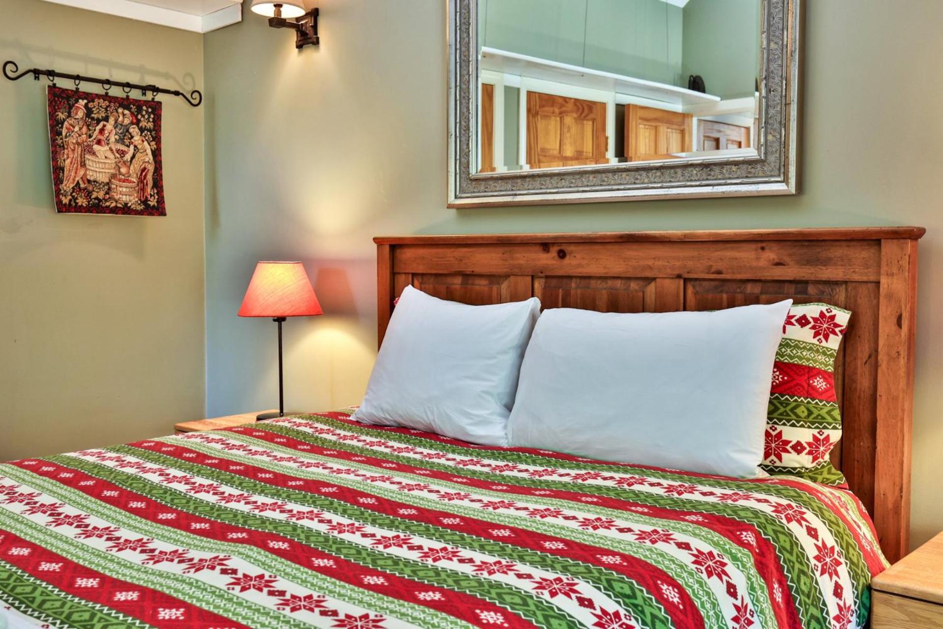 Trailside Village #8 - Slopeside 3BR with Hot Tub, Sauna, BBQ, Ski In Ski Out