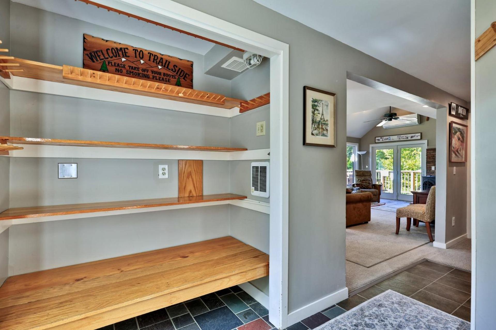 Trailside Village #8 - Slopeside 3BR with Hot Tub, Sauna, BBQ, Ski In Ski Out
