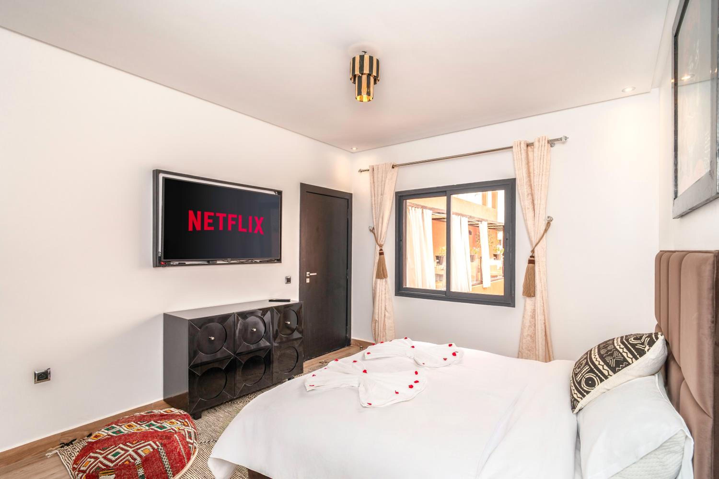 Design Art Gallery Apartment Marrakech swimming pool on the Roof