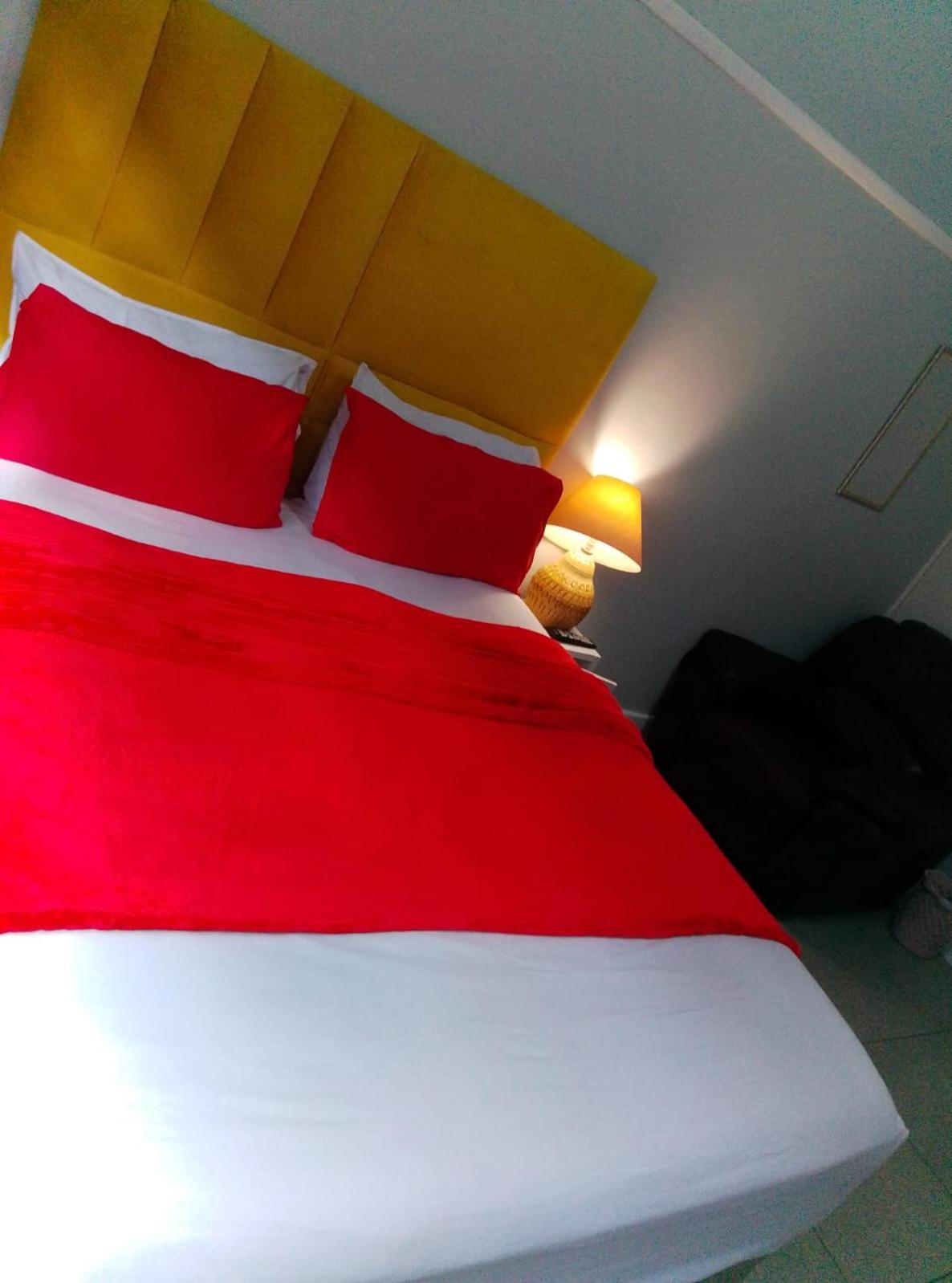 Neo & Ruks Rooms Parow 5