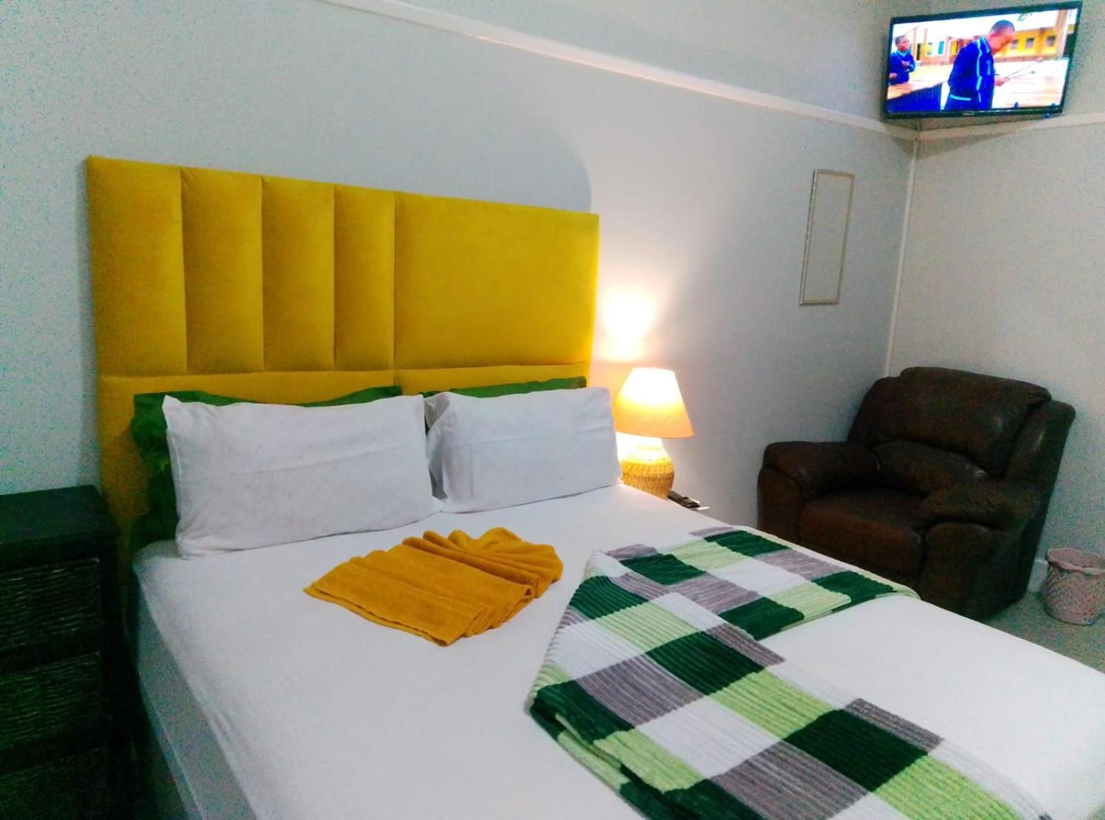 Neo & Ruks Rooms Parow 5