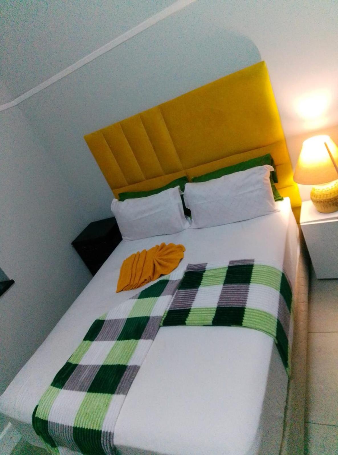 Neo & Ruks Rooms Parow 5