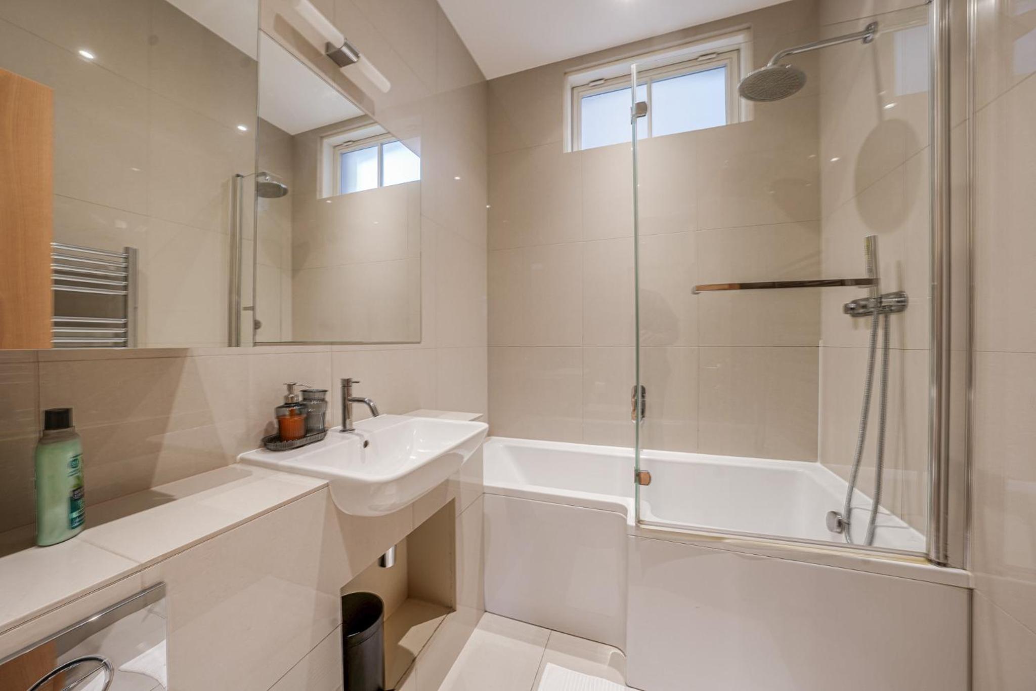 Fitzrovia Apartments 3BR Sleeps 18 Oxford