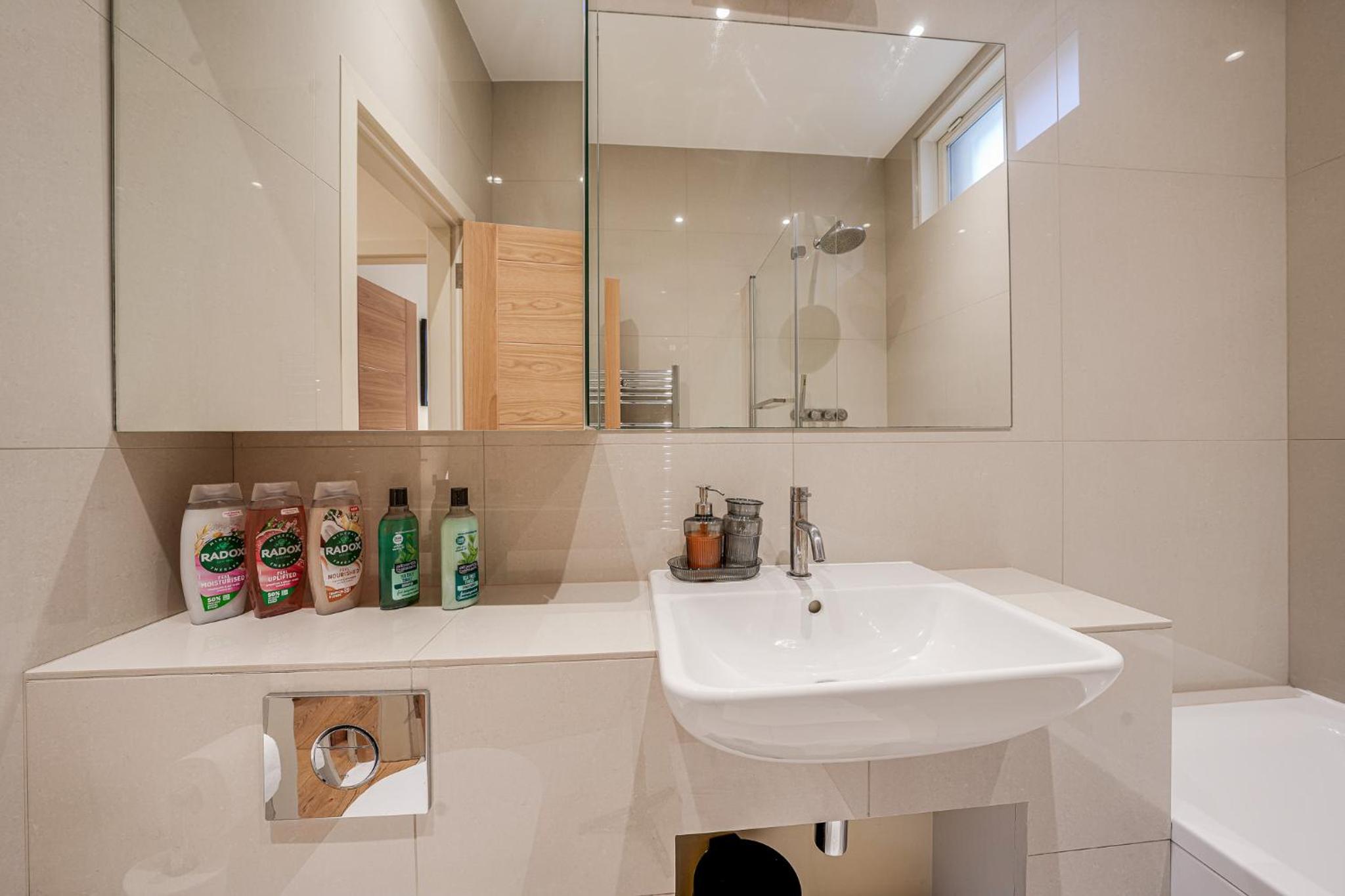 Fitzrovia Apartments 3BR Sleeps 18 Oxford