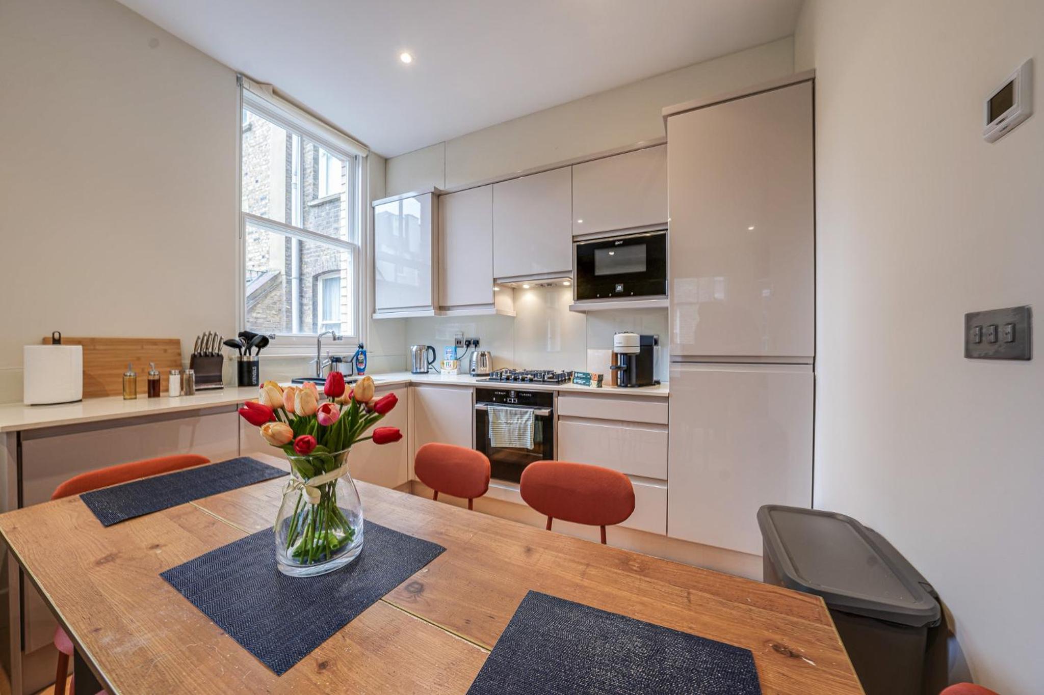 Fitzrovia Apartments 3BR Sleeps 18 Oxford