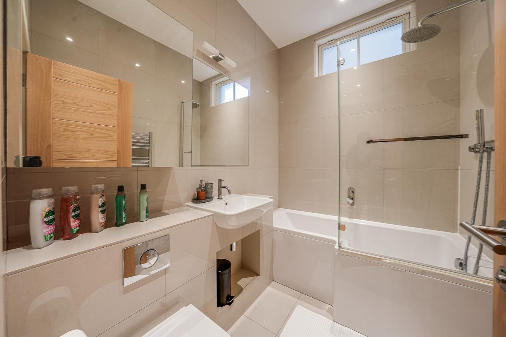 Fitzrovia Apartments 3BR Sleeps 18 Oxford