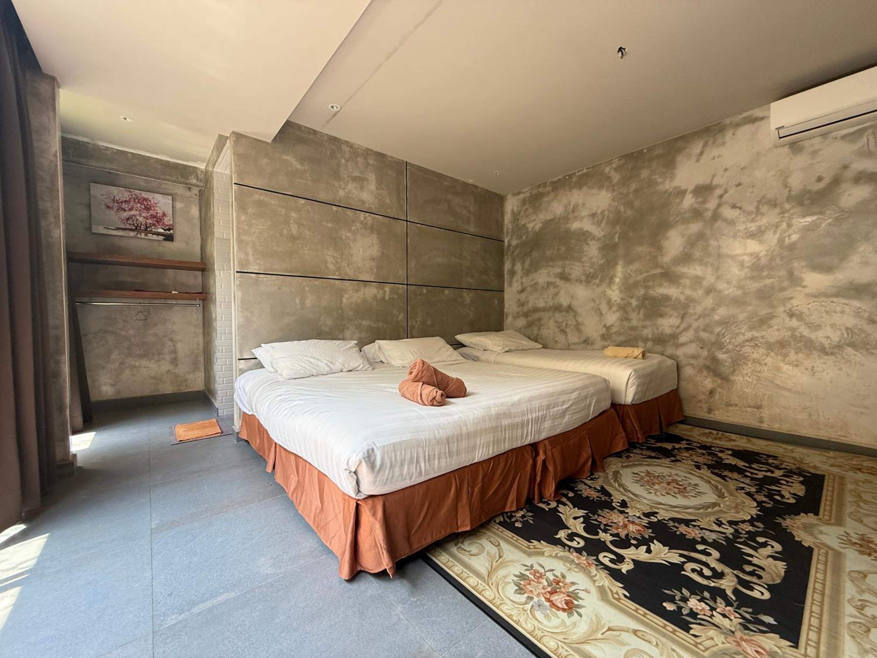 LE LODGE MANSION