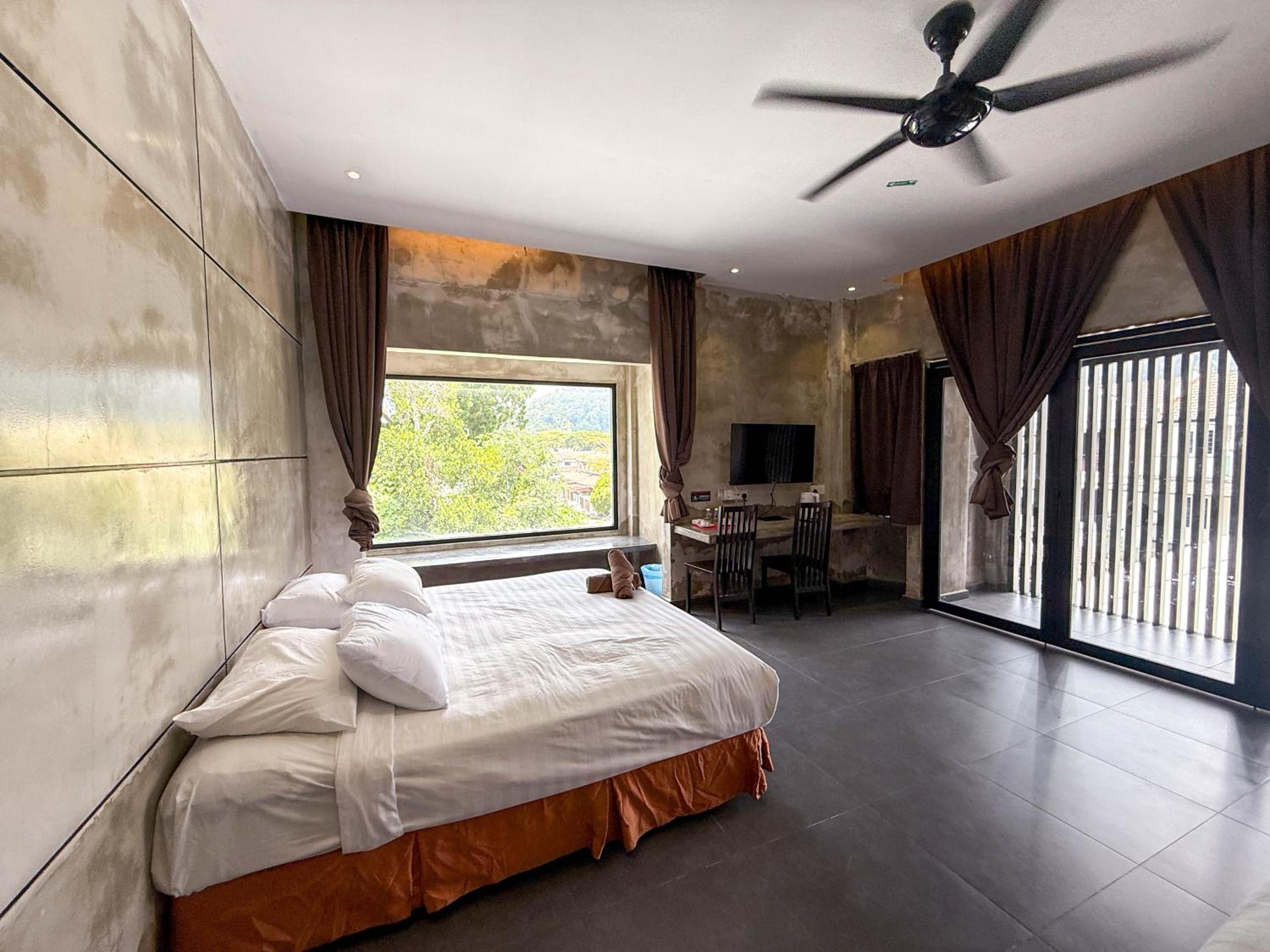 LE LODGE MANSION
