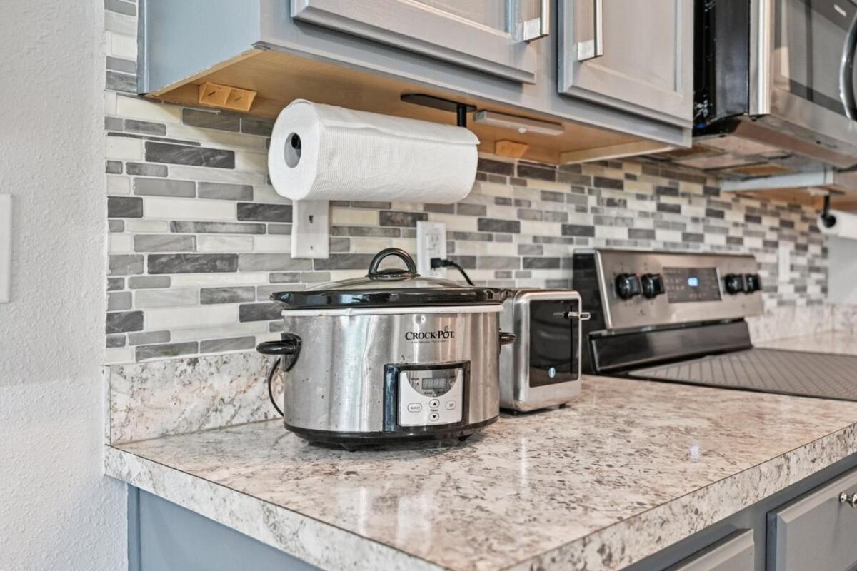 Lakefront Luxury Retreat 5BR
