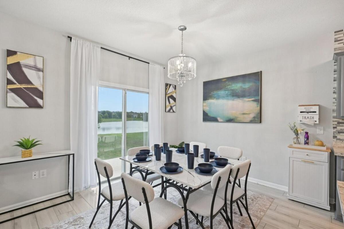 Lakefront Luxury Retreat 5BR