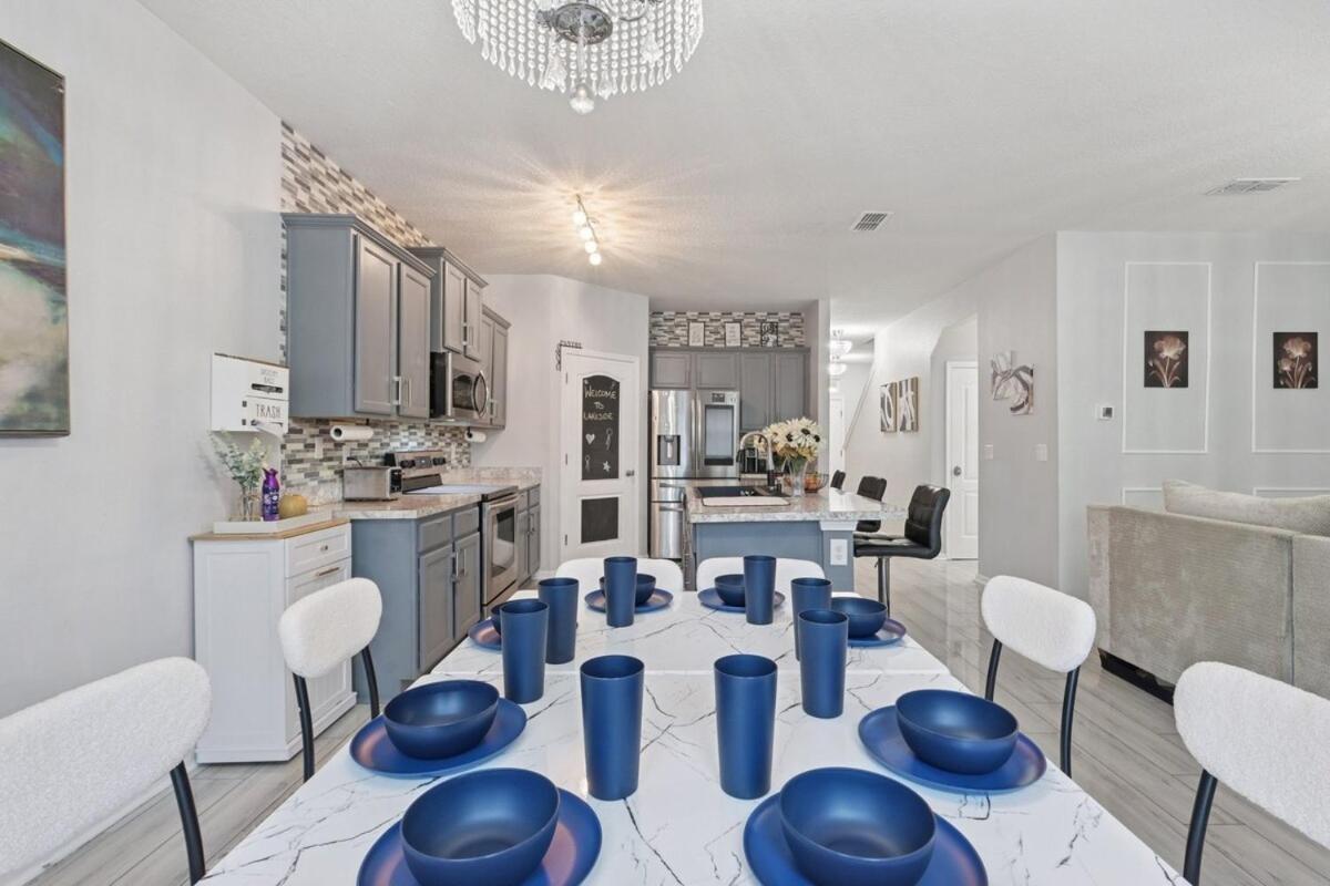Lakefront Luxury Retreat 5BR