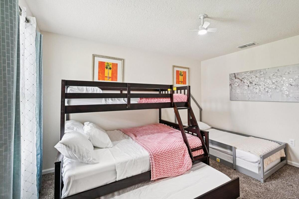 Lakefront Luxury Retreat 5BR