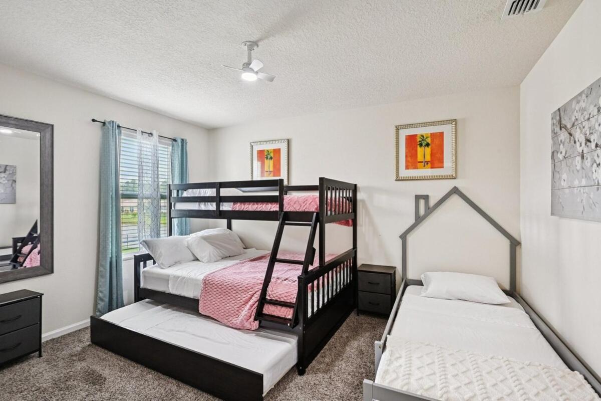 Lakefront Luxury Retreat 5BR