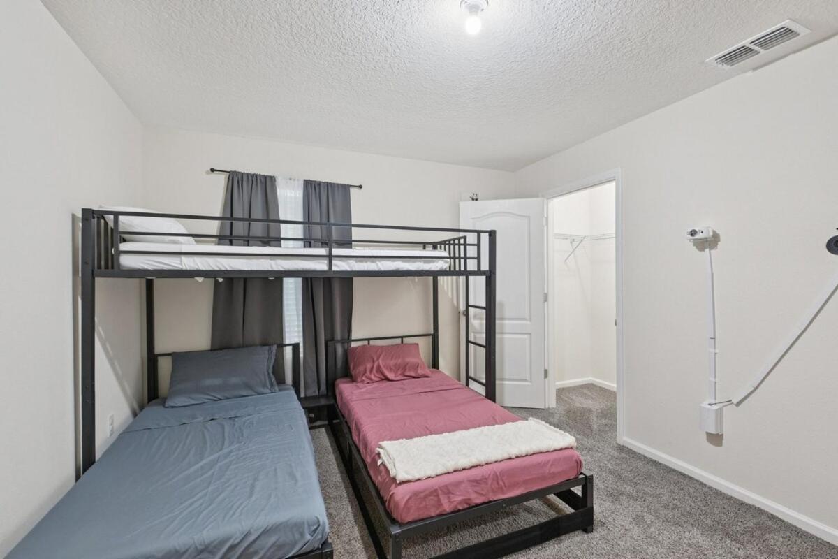 Lakefront Luxury Retreat 5BR