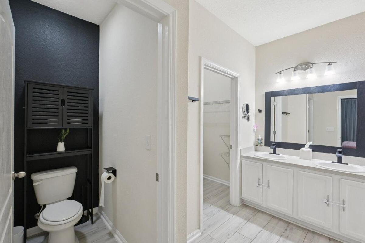 Lakefront Luxury Retreat 5BR