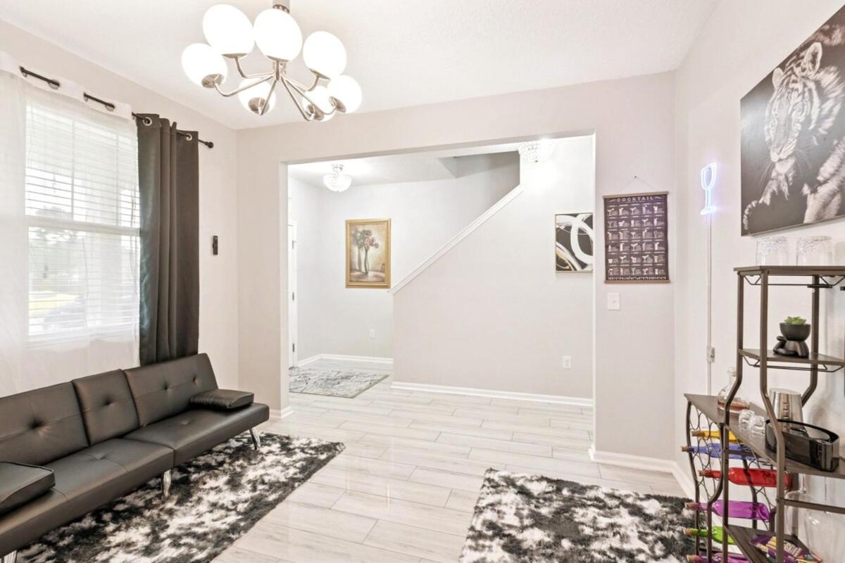 Lakefront Luxury Retreat 5BR
