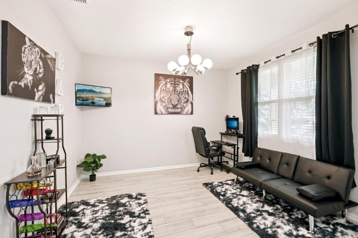 Lakefront Luxury Retreat 5BR