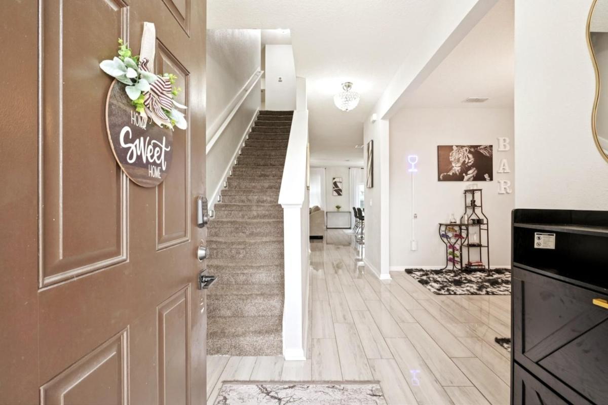 Lakefront Luxury Retreat 5BR
