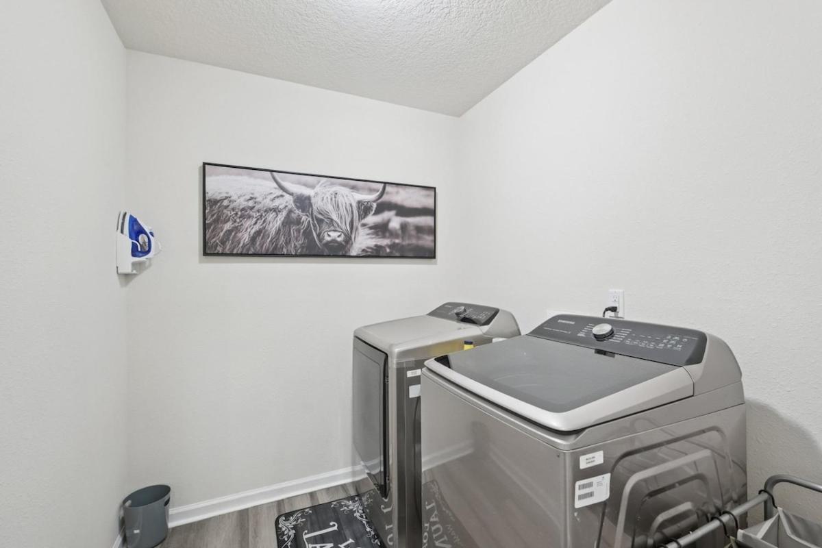 Lakefront Luxury Retreat 5BR