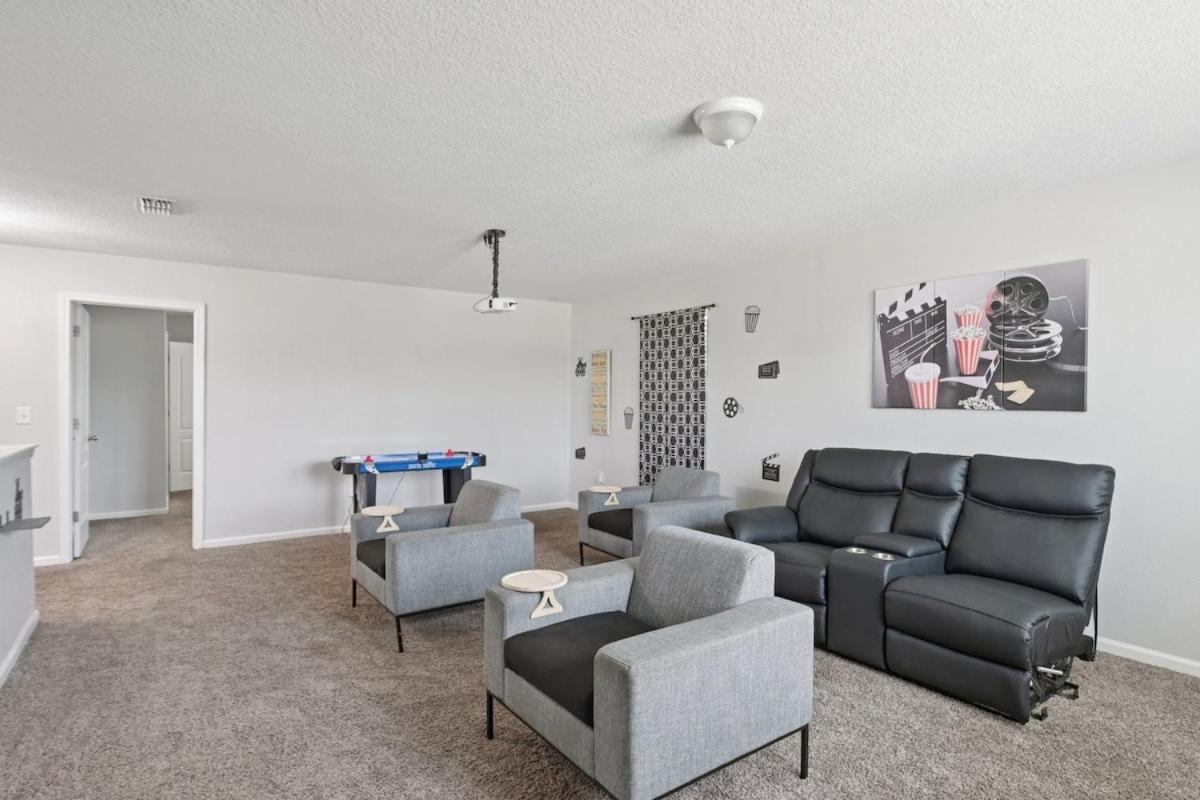 Lakefront Luxury Retreat 5BR