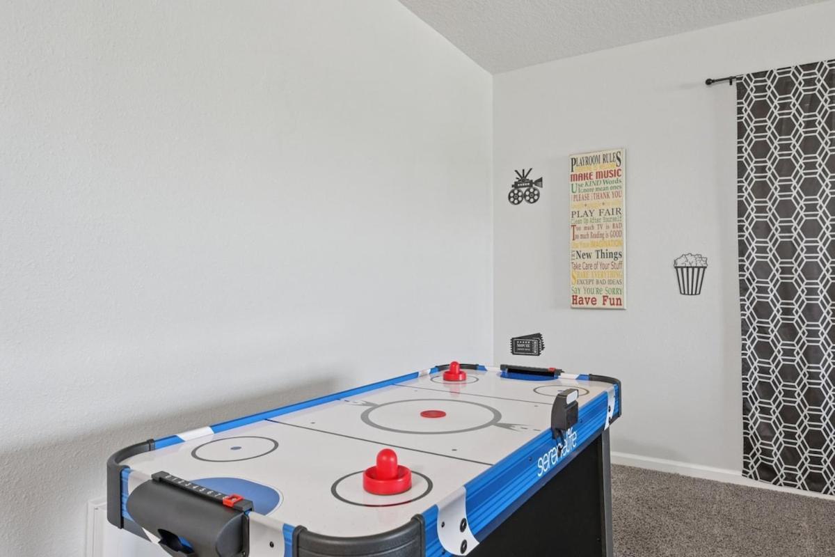 Lakefront Luxury Retreat 5BR