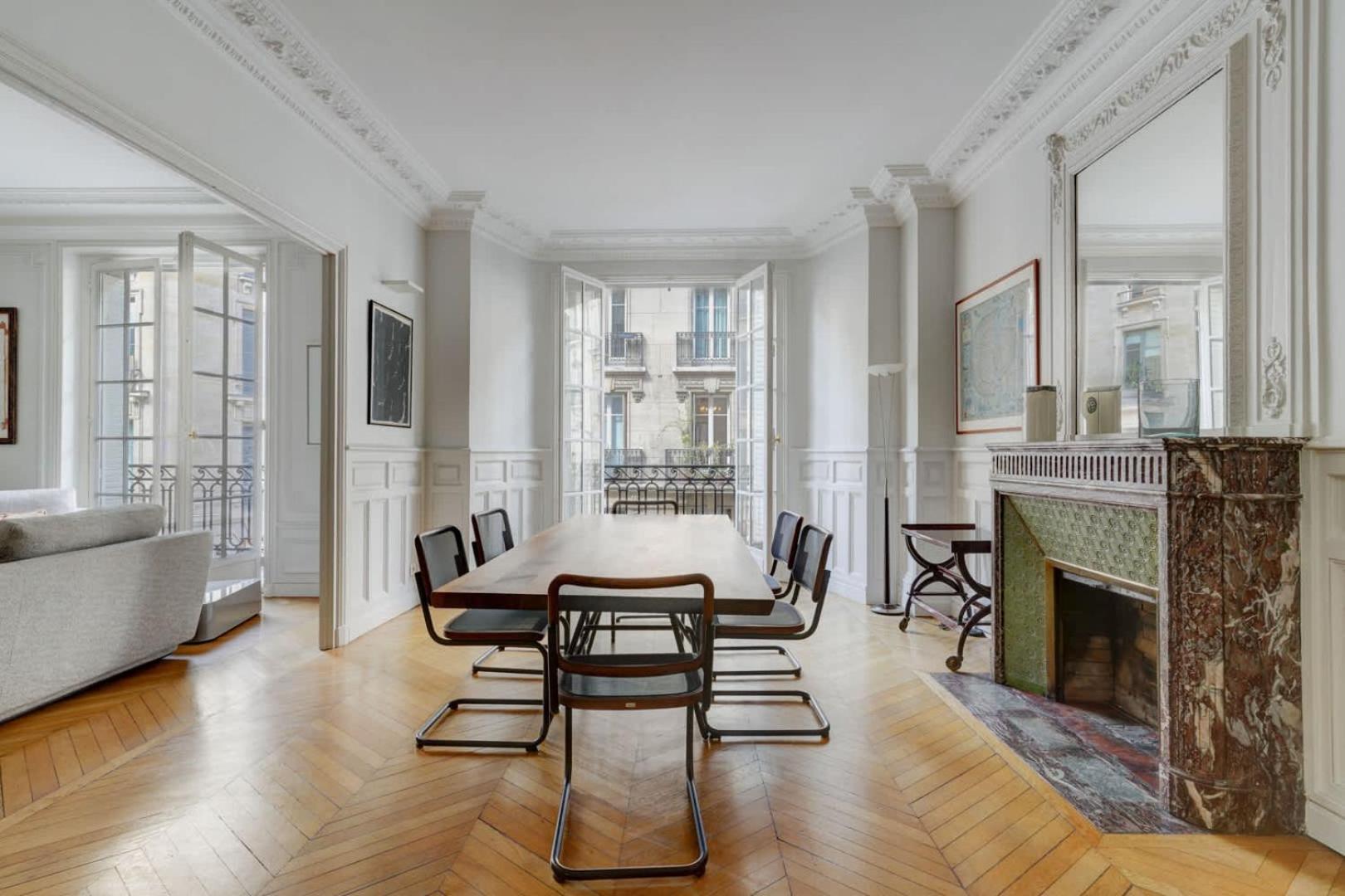 Four Saint Germain - Elegant & Spacious 3 BDR Apartment in the Heart of Saint Germain