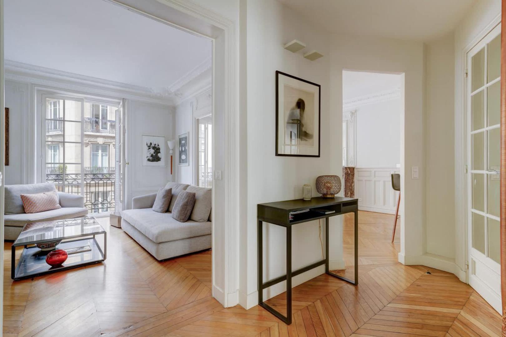Four Saint Germain - Elegant & Spacious 3 BDR Apartment in the Heart of Saint Germain