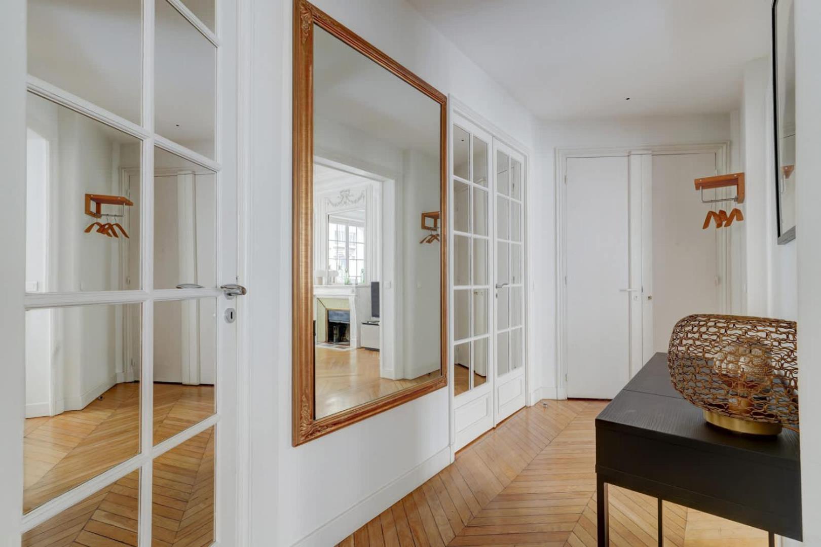 Four Saint Germain - Elegant & Spacious 3 BDR Apartment in the Heart of Saint Germain
