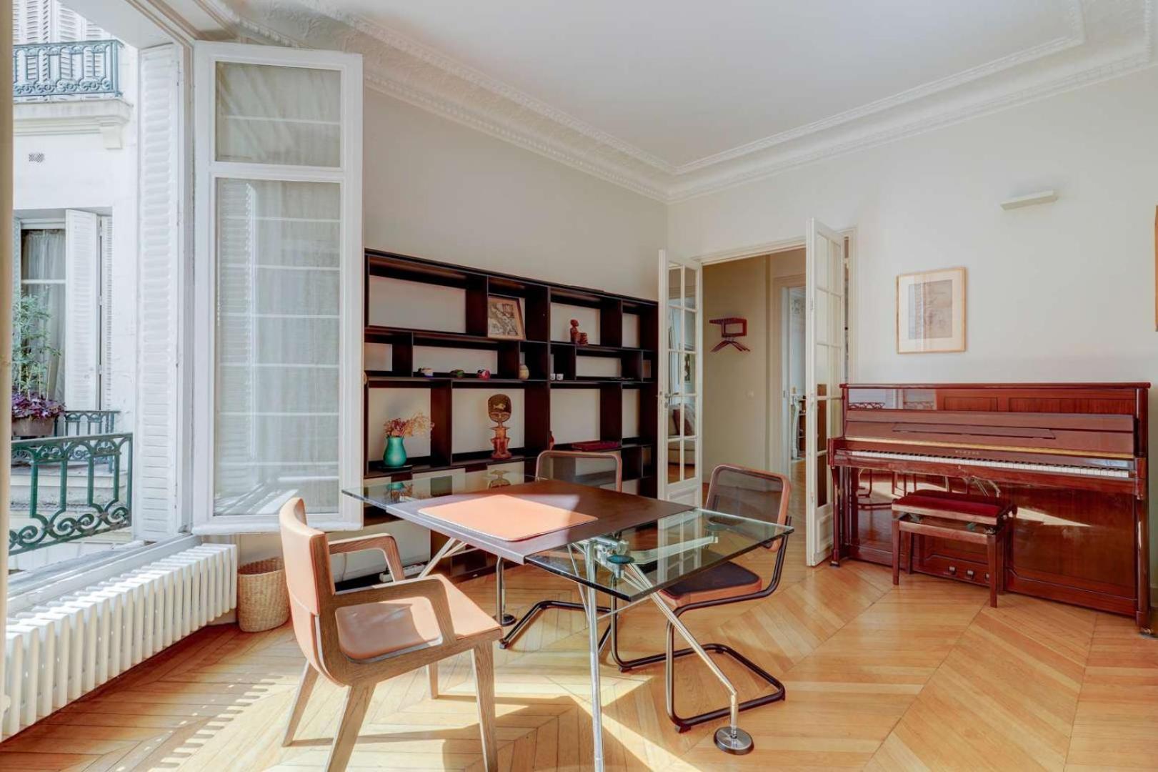 Four Saint Germain - Elegant & Spacious 3 BDR Apartment in the Heart of Saint Germain