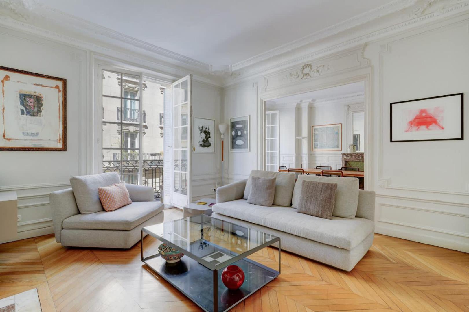 Four Saint Germain - Elegant & Spacious 3 BDR Apartment in the Heart of Saint Germain