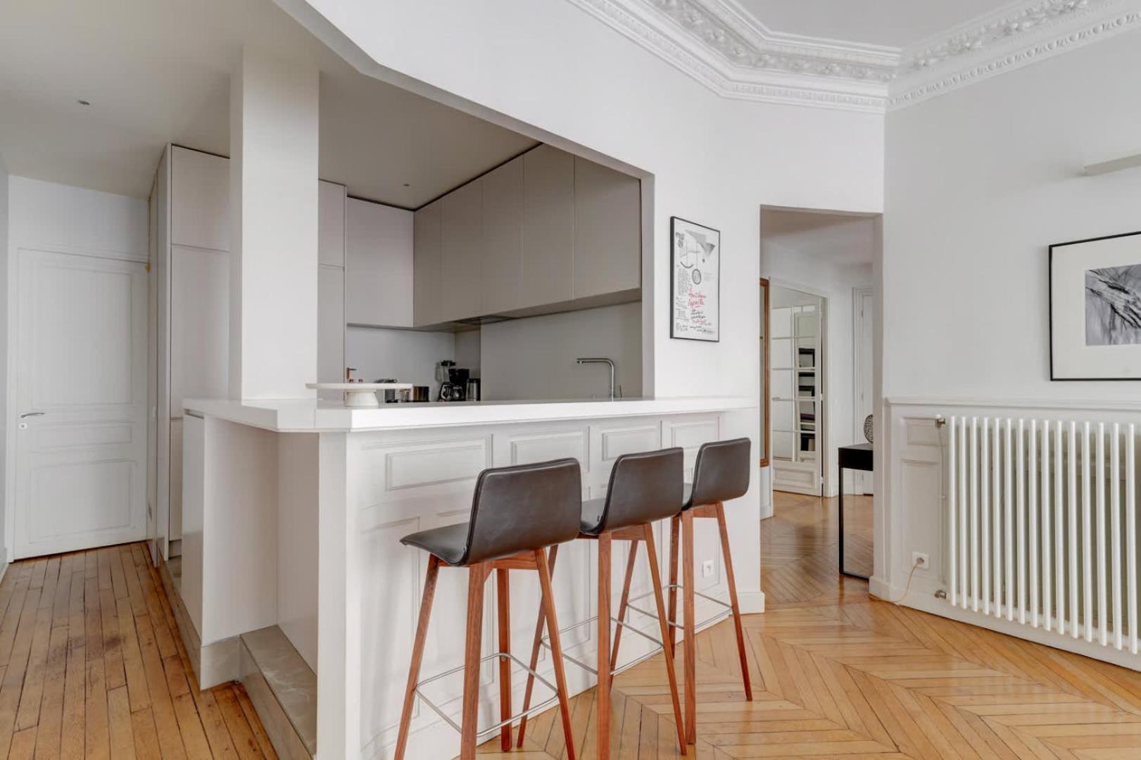 Four Saint Germain - Elegant & Spacious 3 BDR Apartment in the Heart of Saint Germain