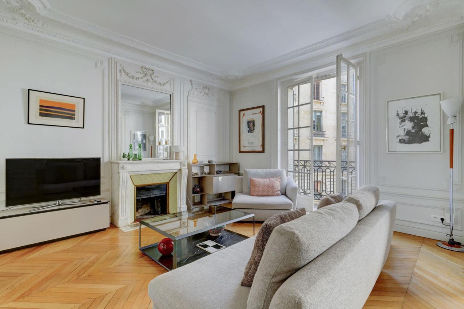 Four Saint Germain - Elegant & Spacious 3 BDR Apartment in the Heart of Saint Germain