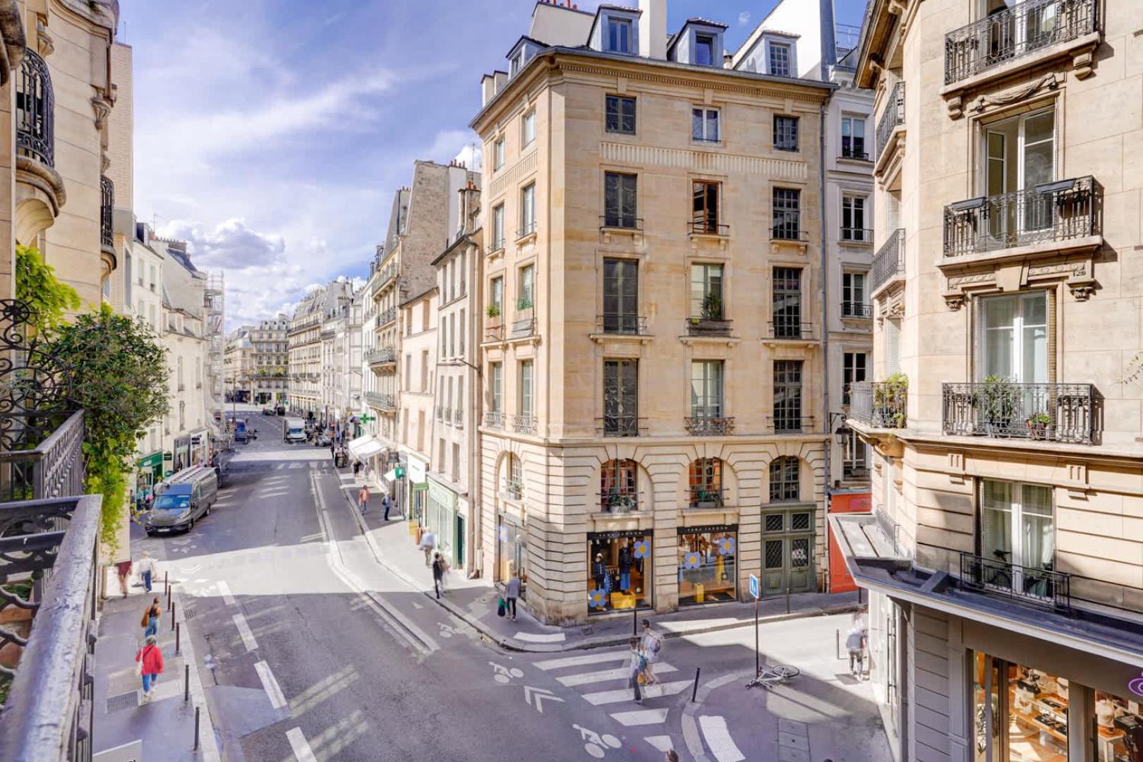 Four Saint Germain - Elegant & Spacious 3 BDR Apartment in the Heart of Saint Germain