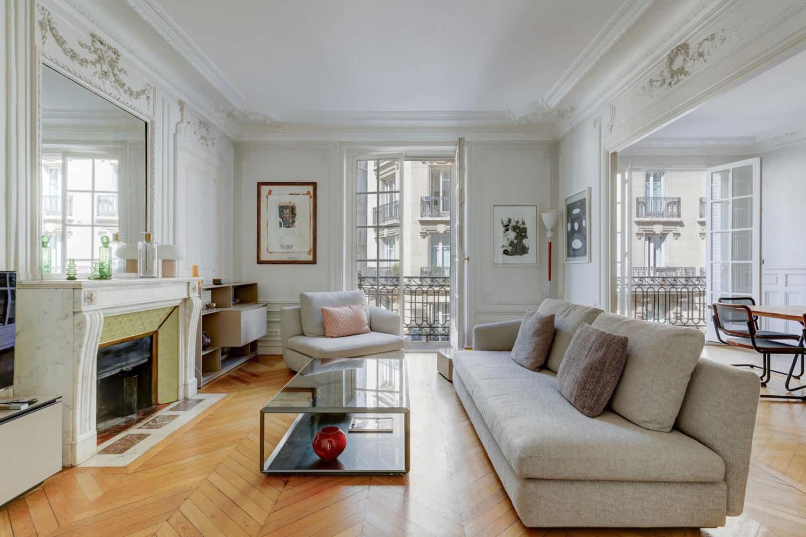Four Saint Germain - Elegant & Spacious 3 BDR Apartment in the Heart of Saint Germain