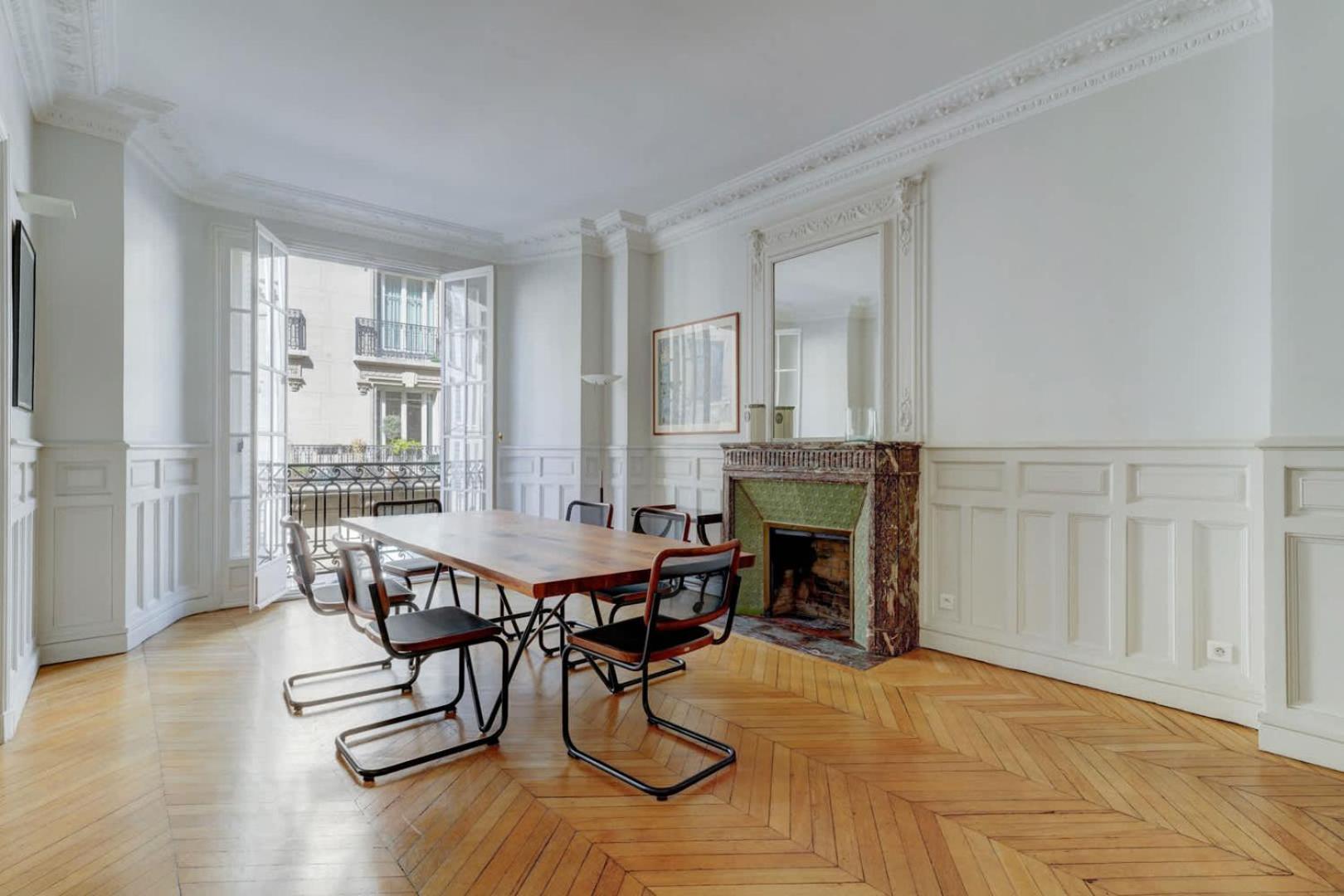 Four Saint Germain - Elegant & Spacious 3 BDR Apartment in the Heart of Saint Germain