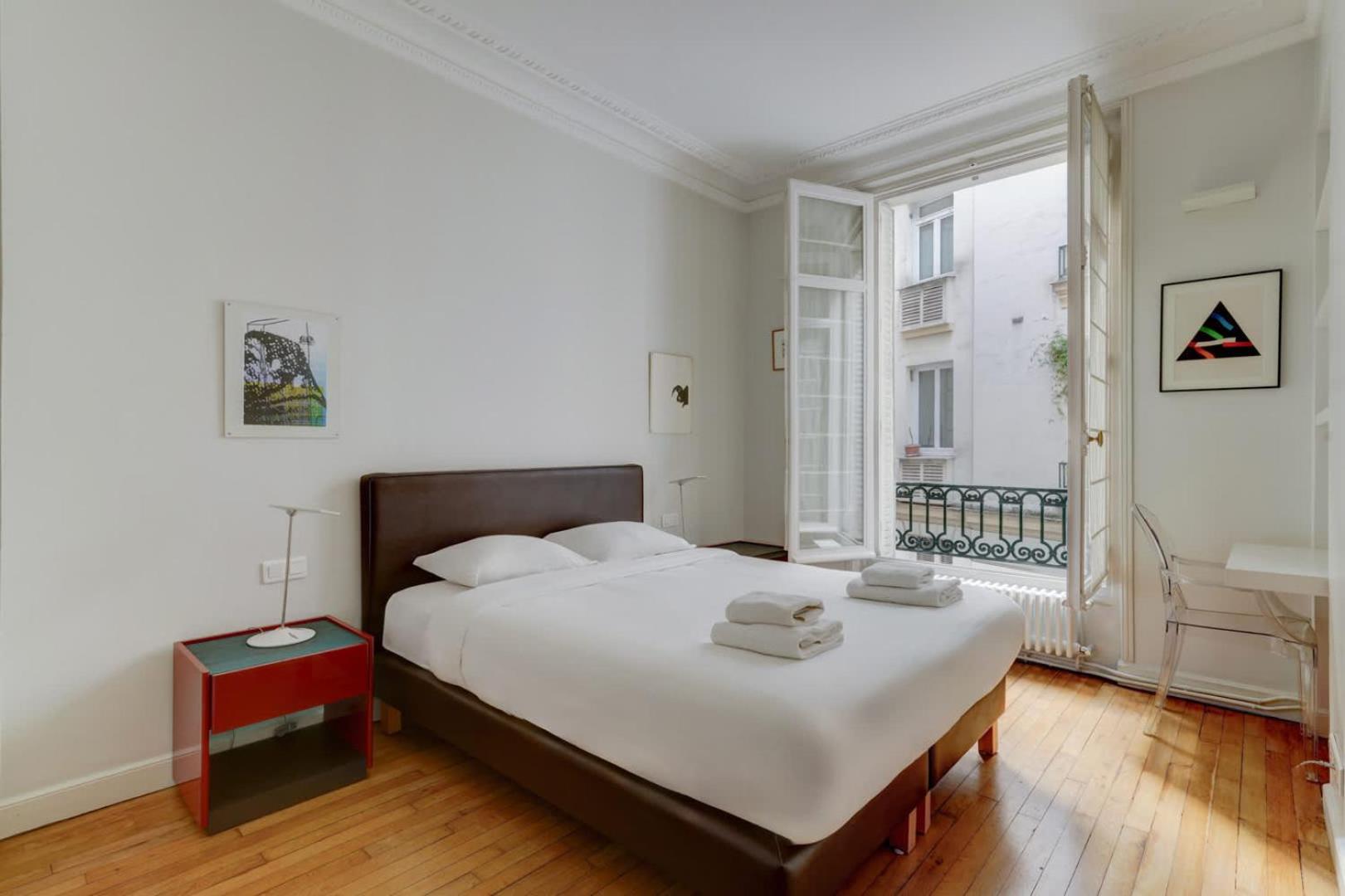 Four Saint Germain - Elegant & Spacious 3 BDR Apartment in the Heart of Saint Germain