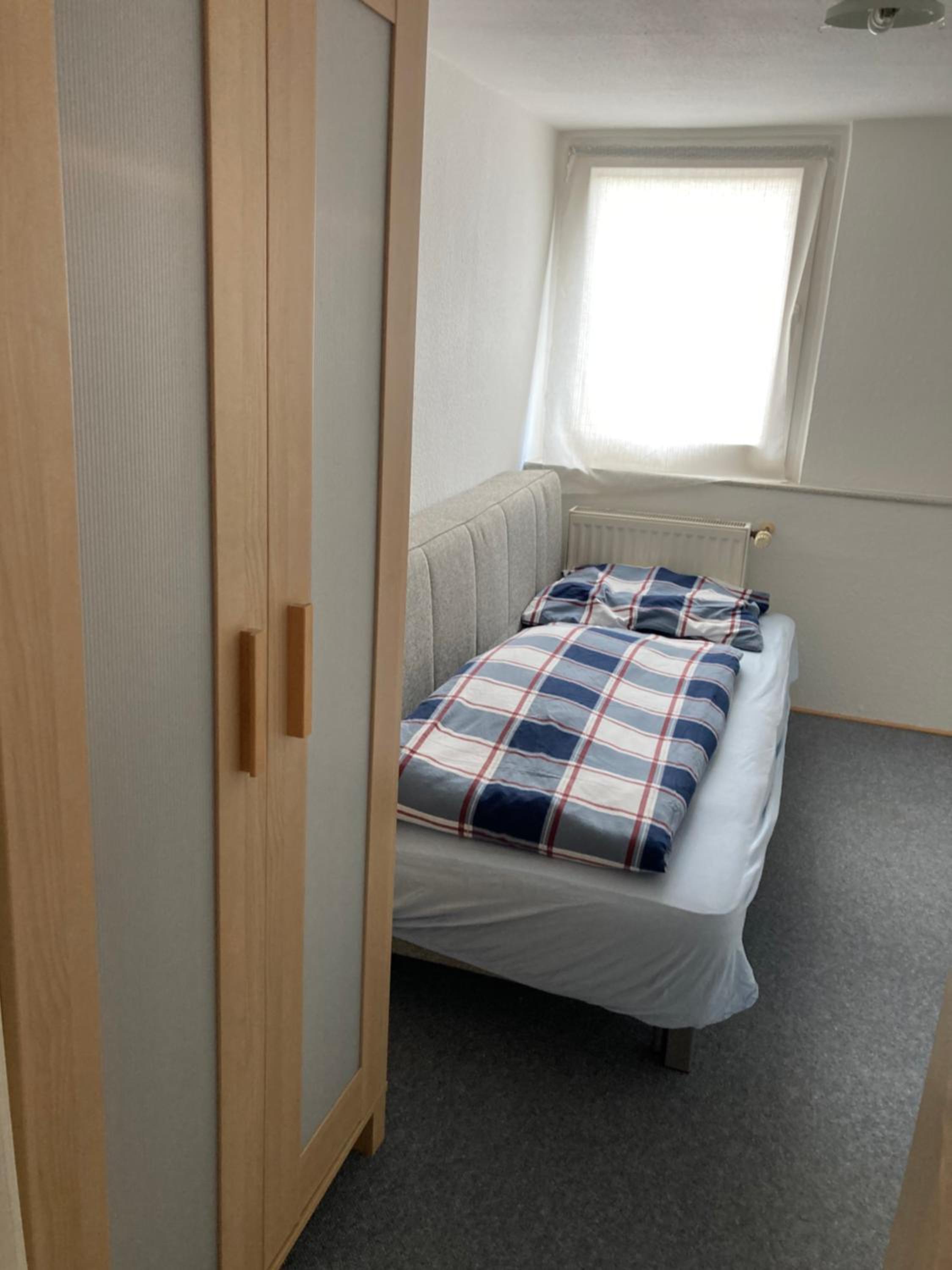 Ruhiges ganzes Apartment Self Check-in 45 m zwei Zimmer Groses Bad Badewanne Kochnische